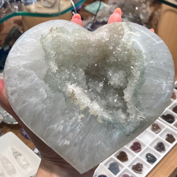 グリーンアメジスト プラシオライト ハート 原石