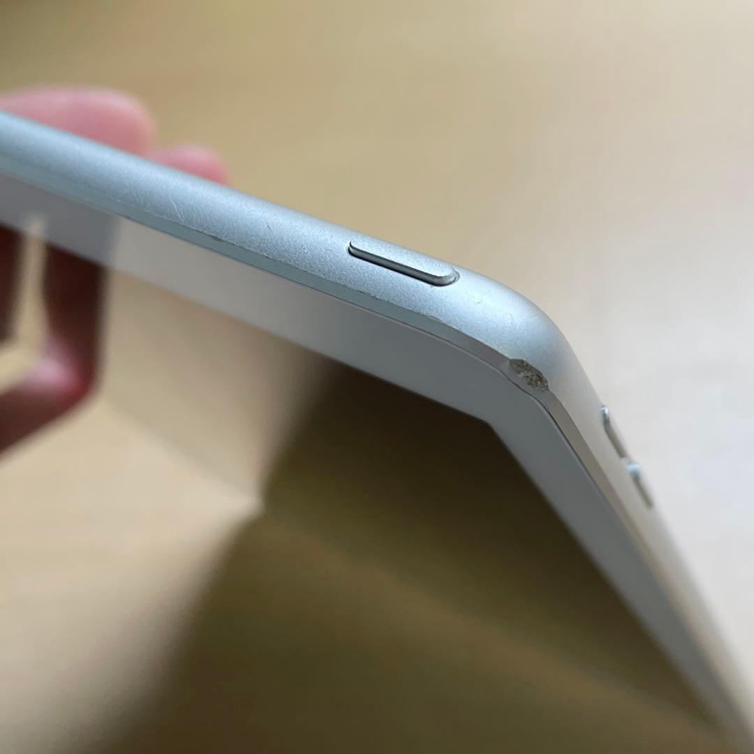 iPad 第6世代　A1893　Wi-Fiモデル　シルバー　32GB #1