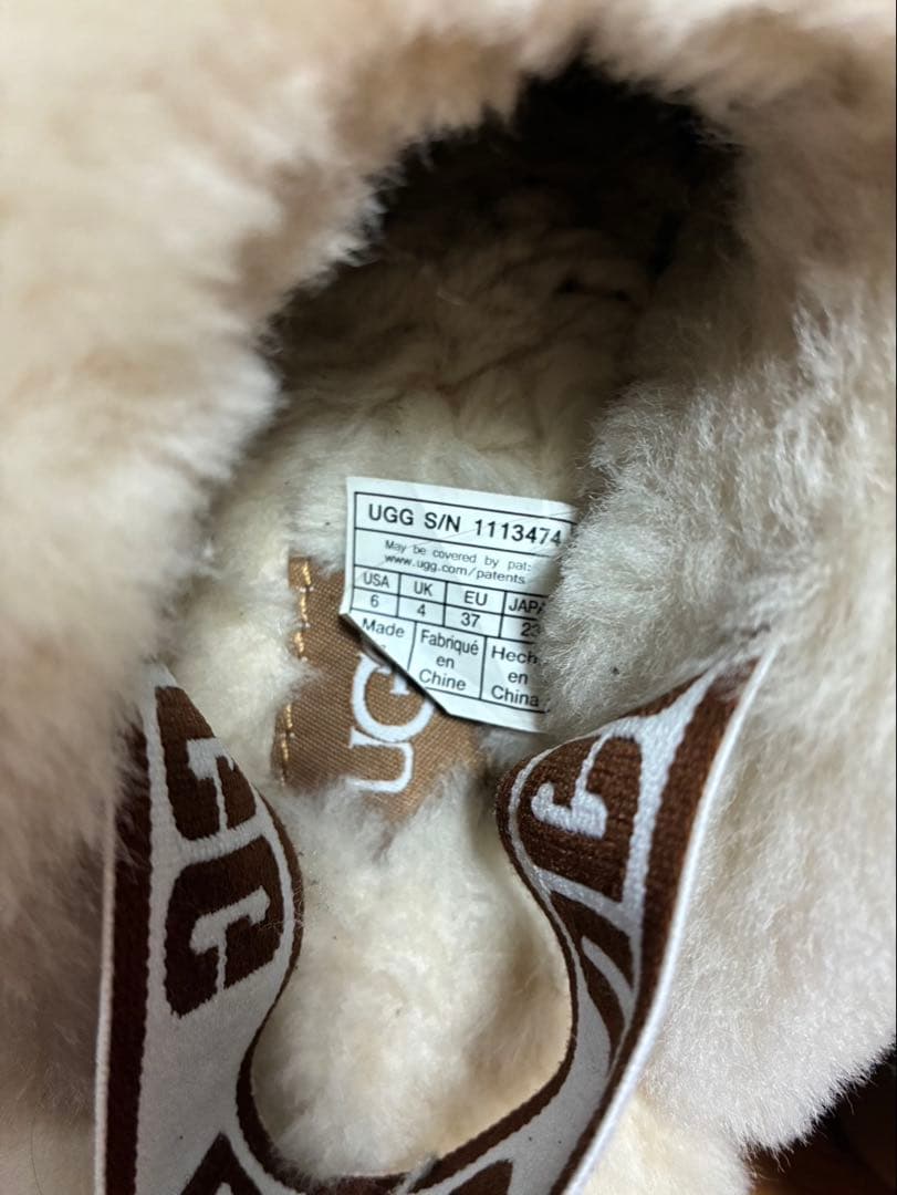 イ*ミ様 UGG ベージュ プラットフォーム ムートンブーツ