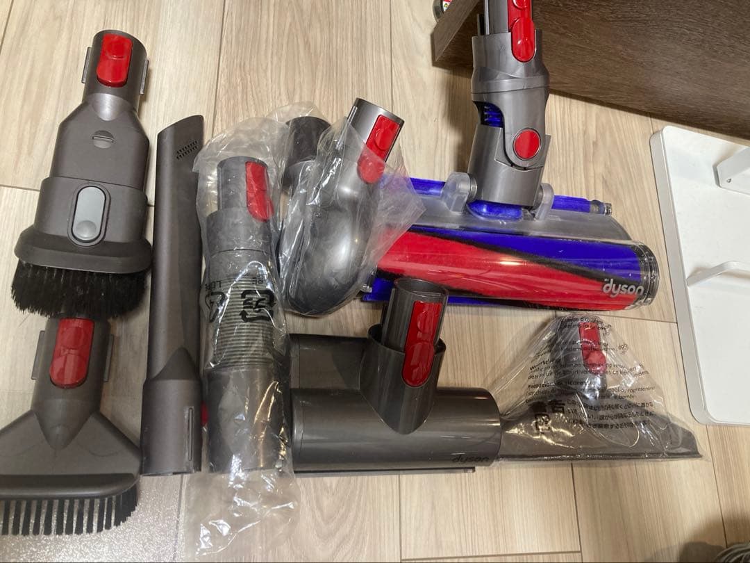dyson ダイソン SV10 V8 コードレスクリーナー 掃除機