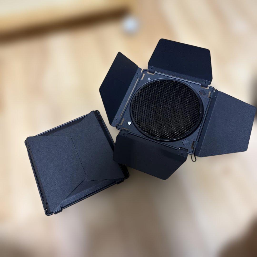 プリッツAputure Fresnel 2Xフレネルレンズ バーンドア付属