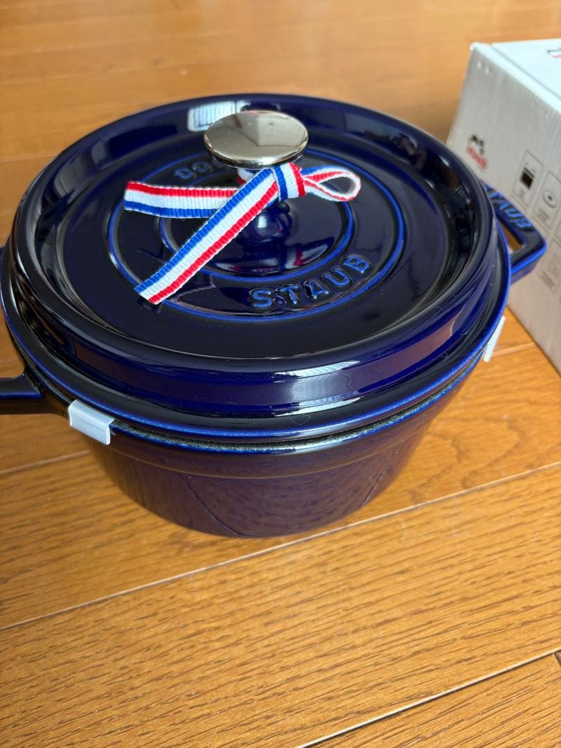 新品未使用品staub(正規品)20cm ピコ•ココット•ラウンド グランブルー