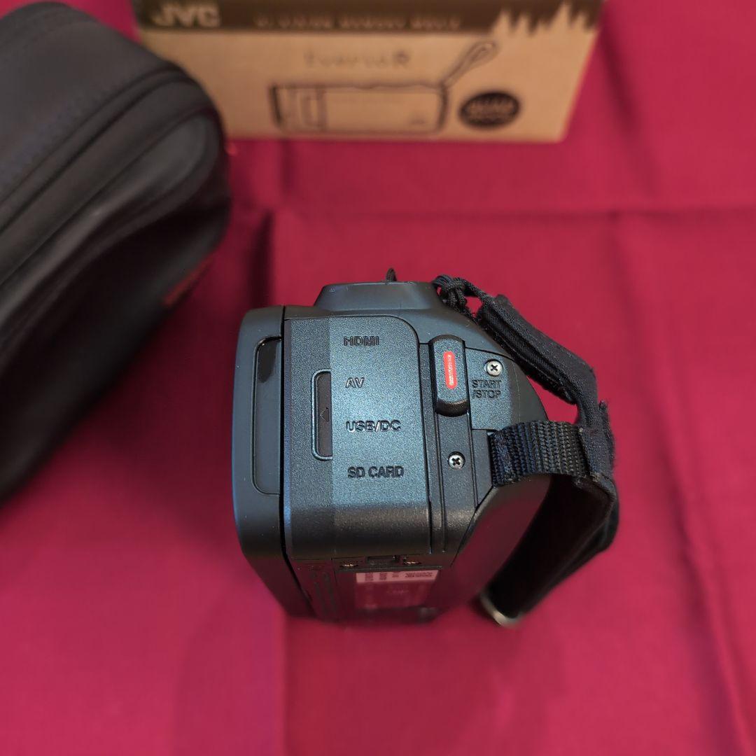 ビデオカメラ　JVC