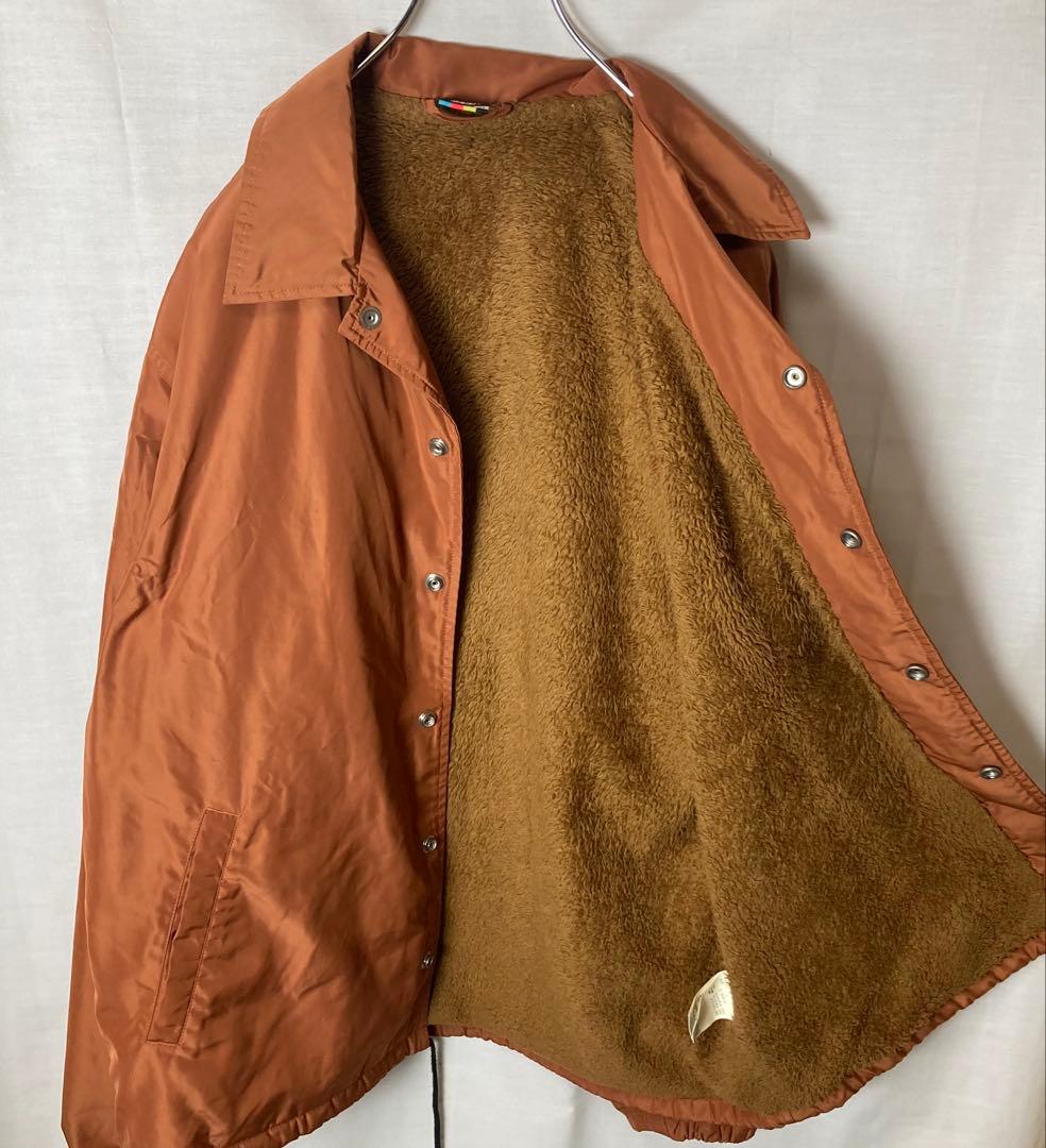 XLARGEギャルヒップビッグプリントくすみオレンジ裏ボアコーチジャケットL