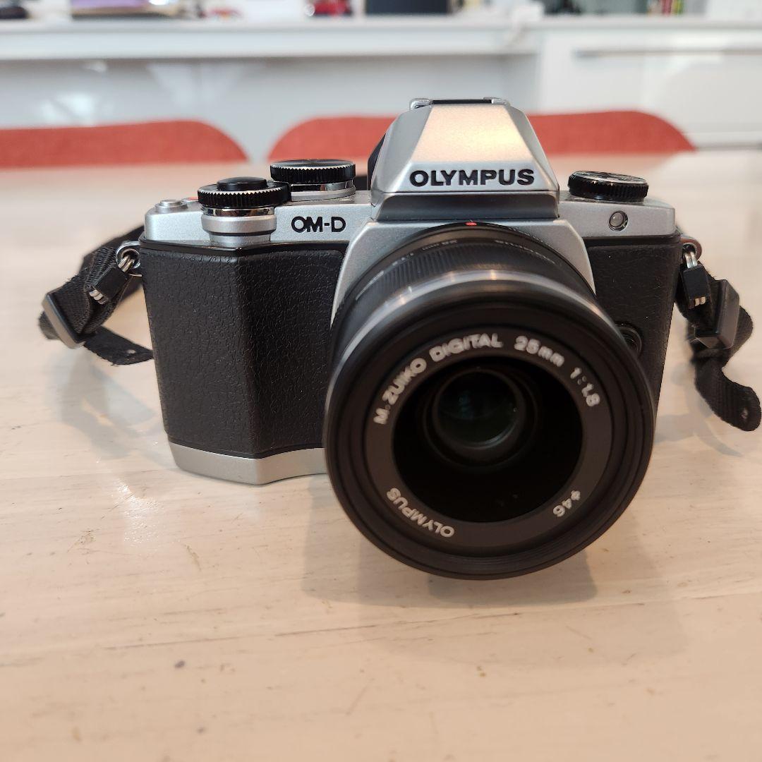 OLYMPUS OM-D E-M10 シャッター数 3257回