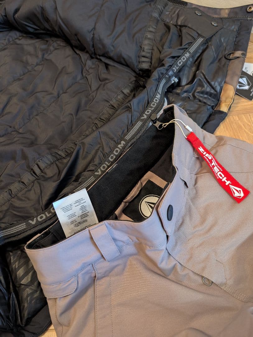 VOLCOM キッズ ウェア M 上下セット 10Y 新品未使用　ボルコム