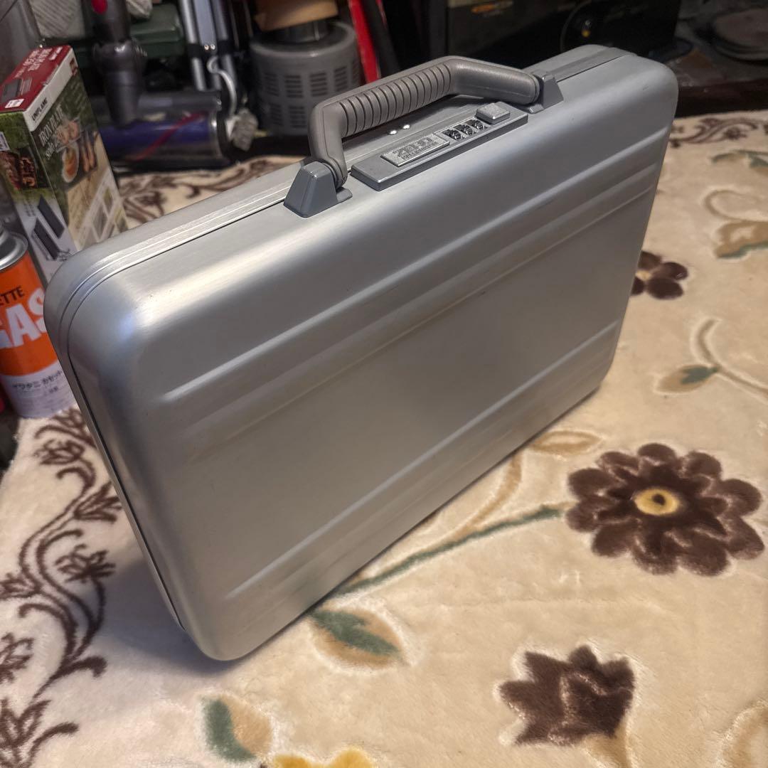 ゼロハリバートン ZERO HALLIBURTON アタッシュケース