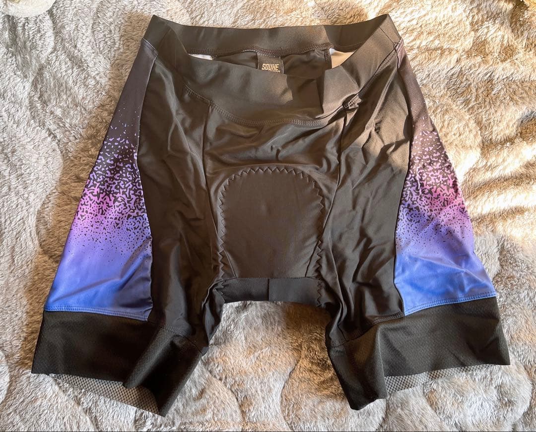 旧ガールズケイリンユニフォームと練習用スパッツ 3番車