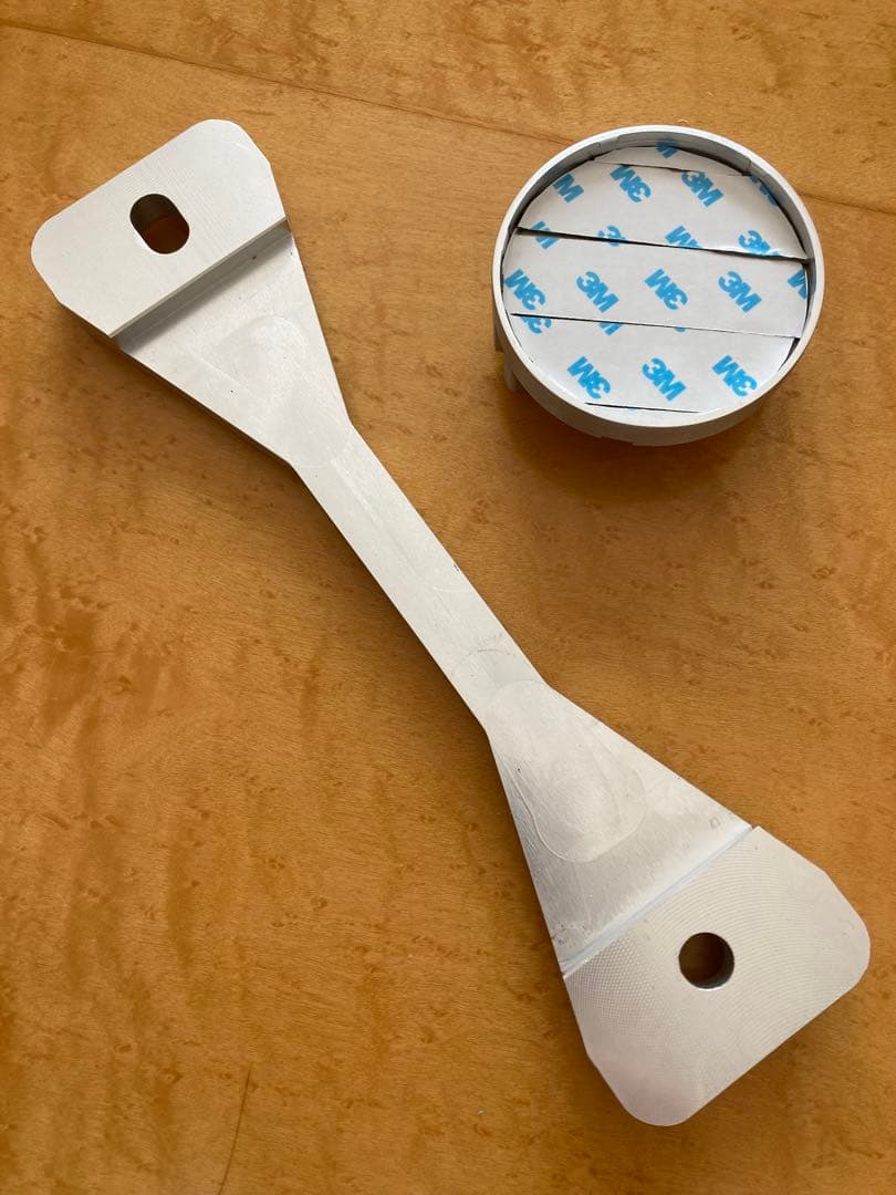 FJクルーザー用アルミ切り出しバッテリーマウントブラケットとキャップ