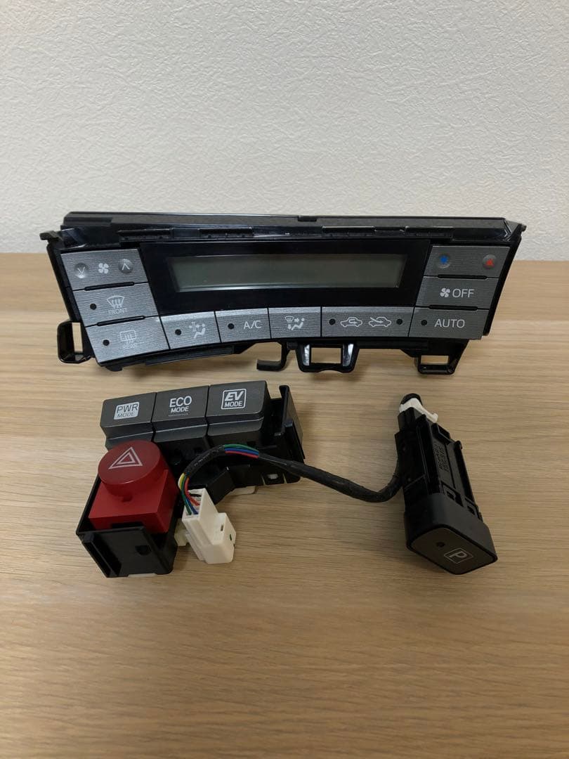 パ*男様 自動色変化仕様　30プリウス　後期　エアコンパネル　シフトパネル　LE