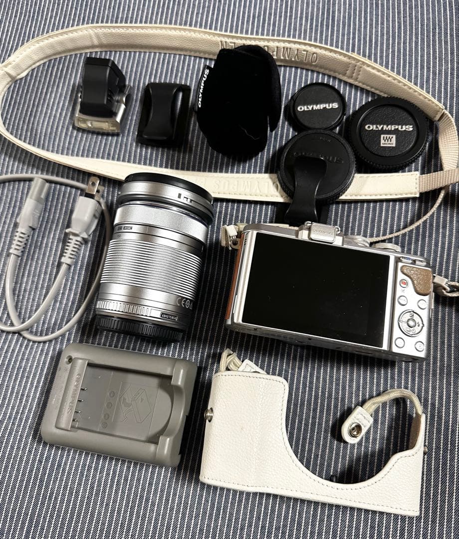 オリンパス　Olympus PEN E-PL8 美品　レンズ2種付き