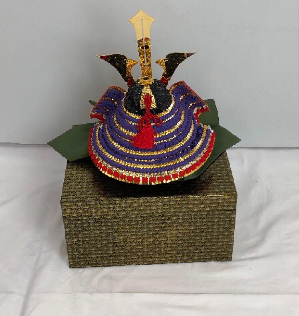 兜　力石 甲人作 1/3 純金鍍金　紫糸威　三ッ鍬形兜　屏風台付き