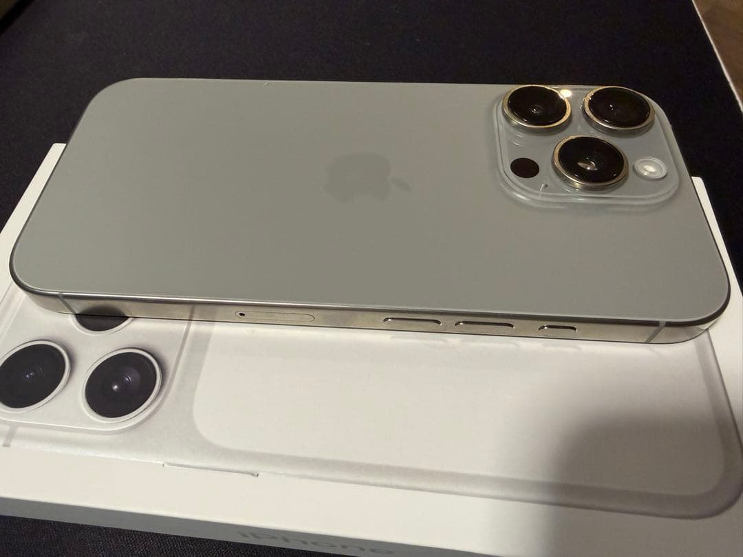 Apple iPhone 16 Pro シルバー 本体　箱は17pro