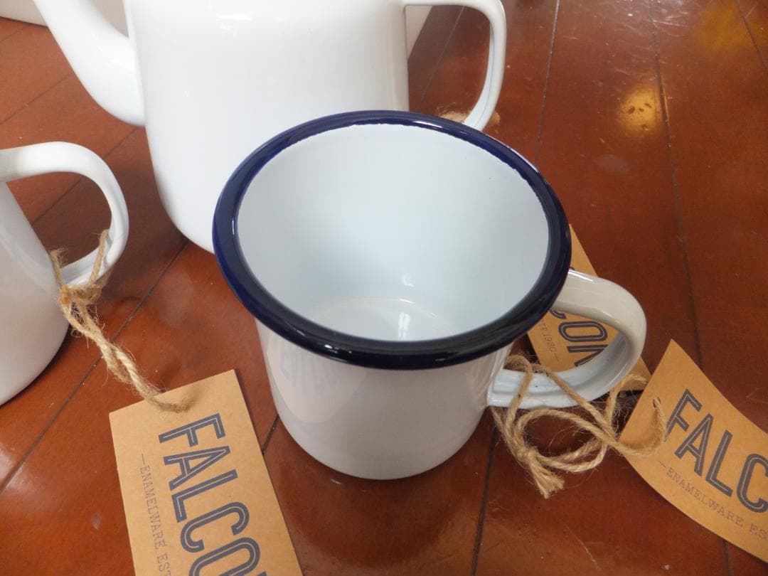 FALCONファルコンのホーローマグカップ２個とポット　未使用品