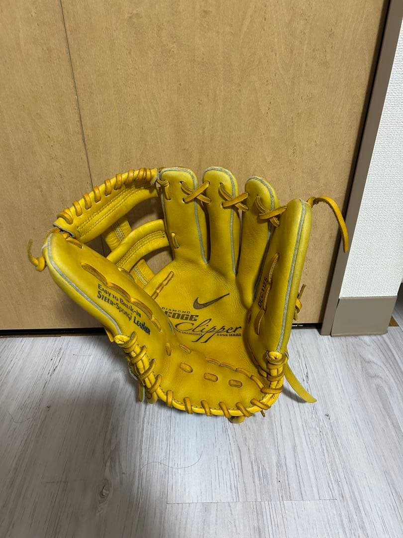 Nike グローブ イエロー