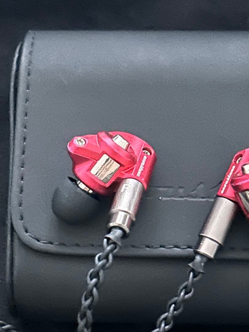 リケーブル可能インイヤーイヤフォン　HS1300SS