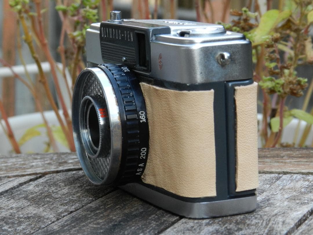 本革　ベージュ　OLYMPUS-PEN EE-S ハーフフレームフィルムカメラ