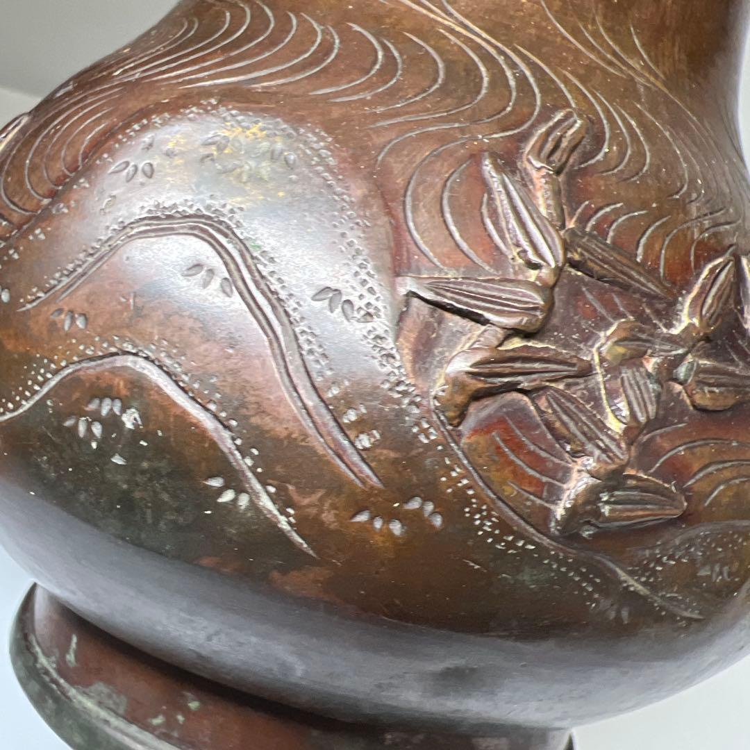 古銅　亀にカニ浮彫花瓶　台込高約17.5㎝/1137g 東Y8-0206☆2F
