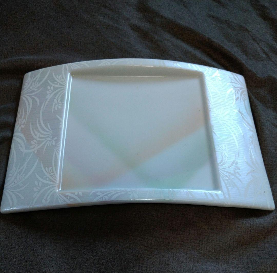 ♣素敵な演出♥【高級皿】美濃焼 良峰窯♥銀ラメ風透かし柄ウエーブデザイン３皿