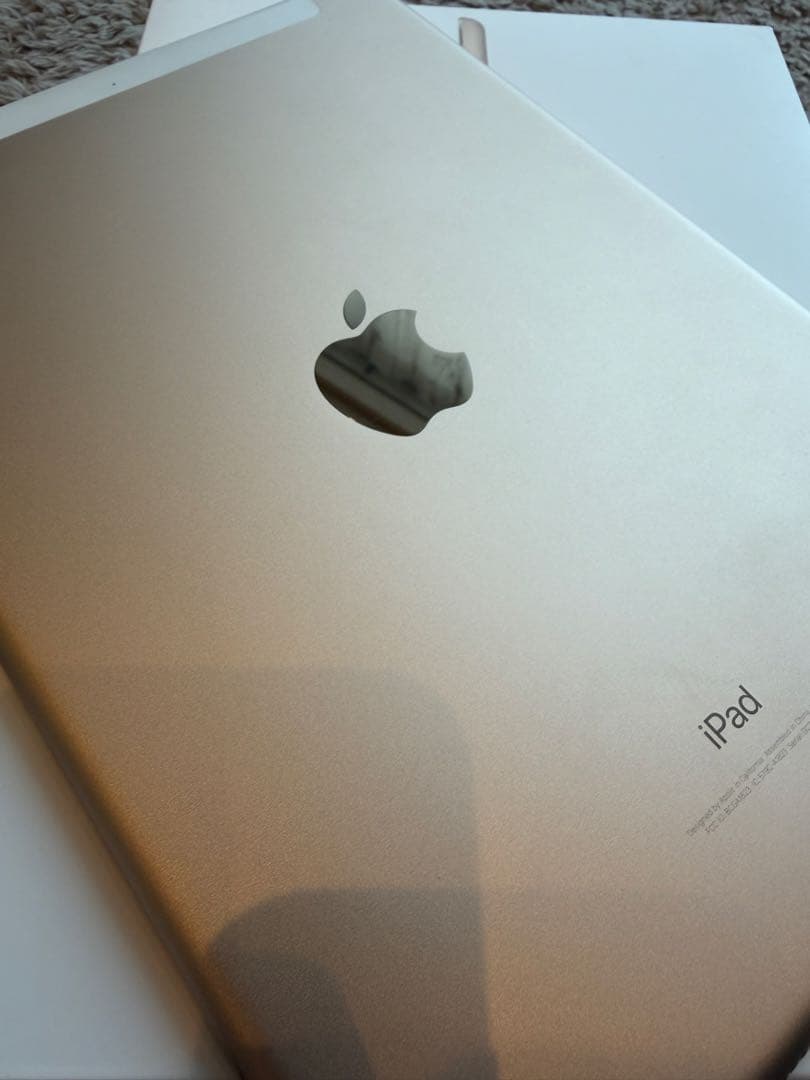 Apple iPad (第5世代) 32GB Wifi+Cellular