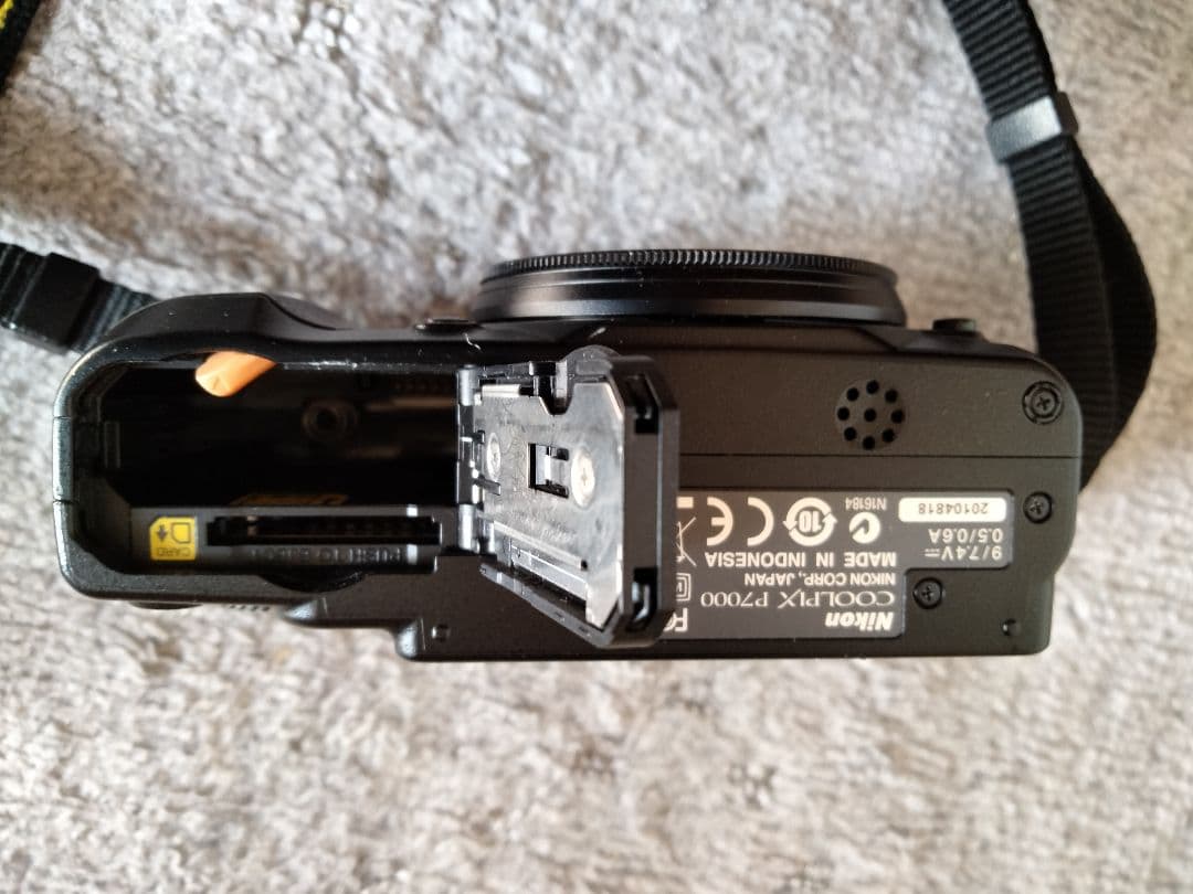 ニコン　COOLPIX　P7000