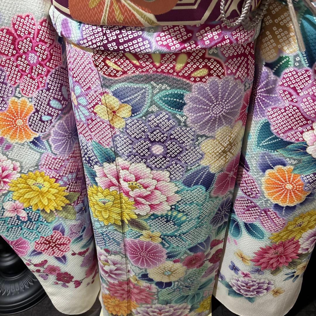 美品　総絞り　白地　暈し　花模様　逸品　振袖　フルセット 振り袖