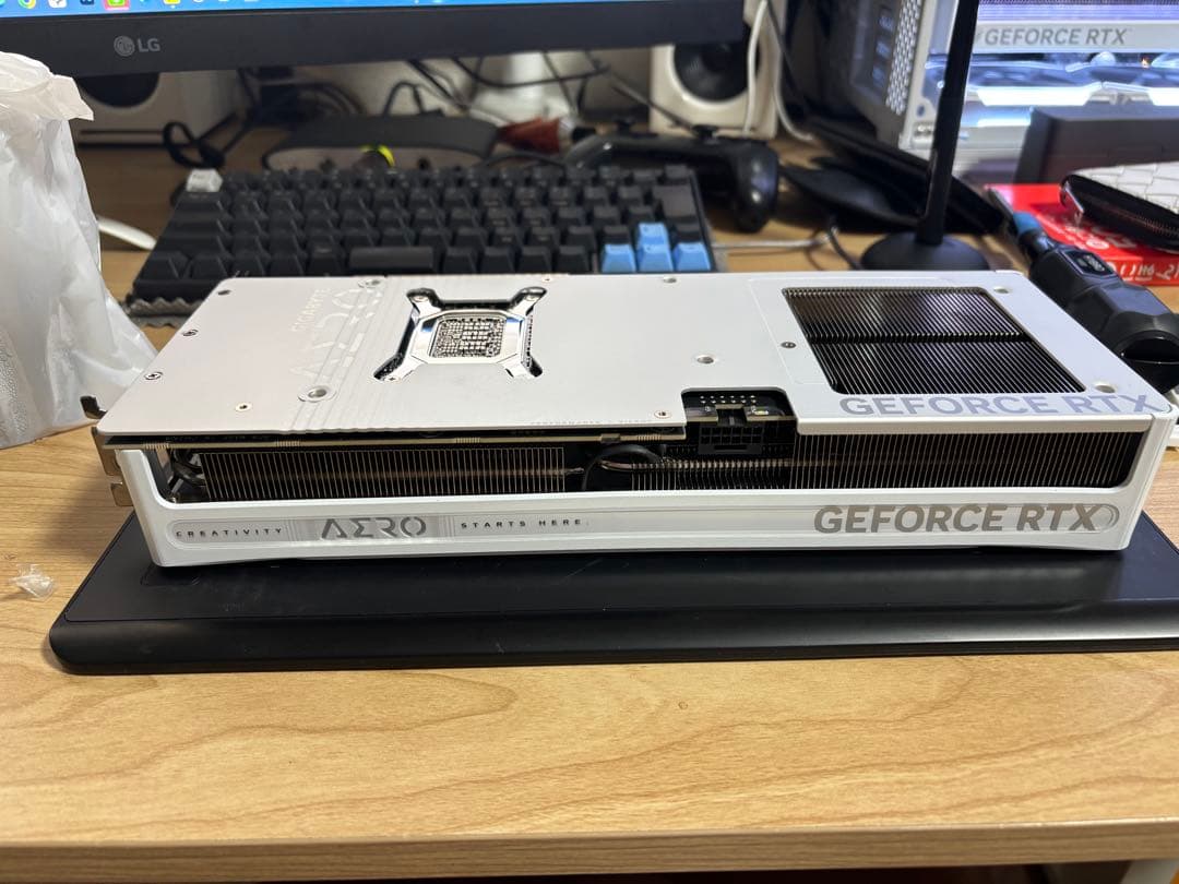 グラフィックボード・グラボ・ビデオカード GIGABYTE GeForce RTX 5080 AERO OC 16G