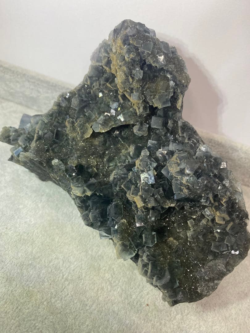 T945特価★ブルーグレーフローライト　キラキラキューブ結晶ジオード原石