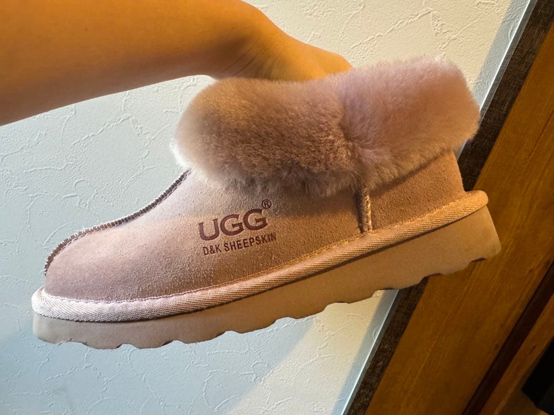 UGG ピンクショートファーブーツ