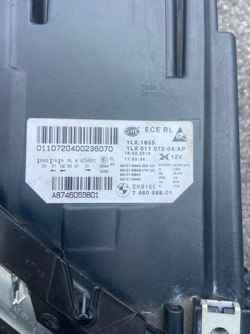 純正右ヘッドライト5シリーズF 10F11ライト