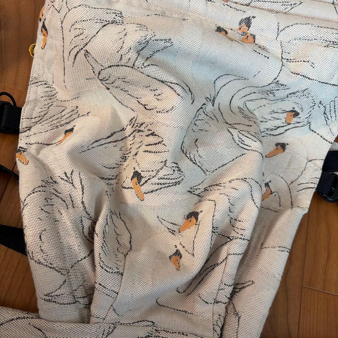 アーティポッペ　抱っこ紐　スワン