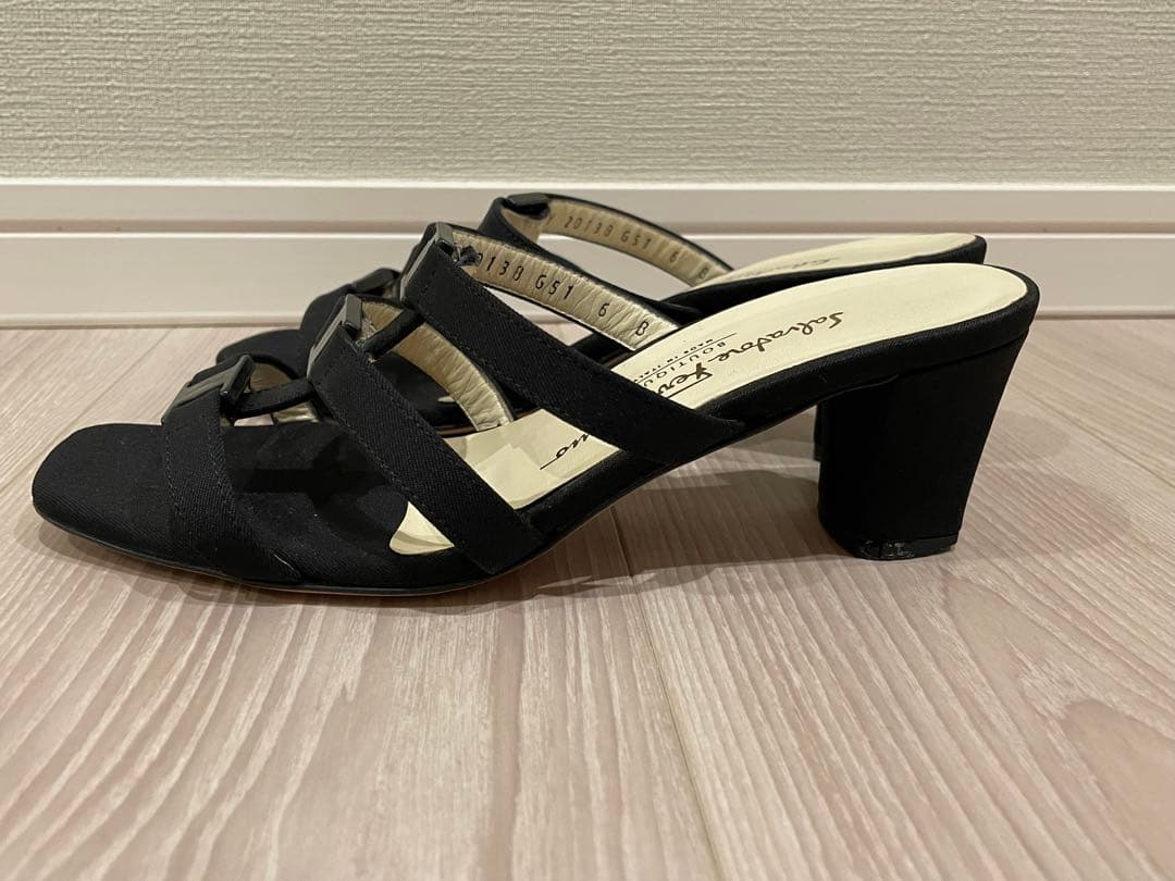 フェラガモ　ミュール