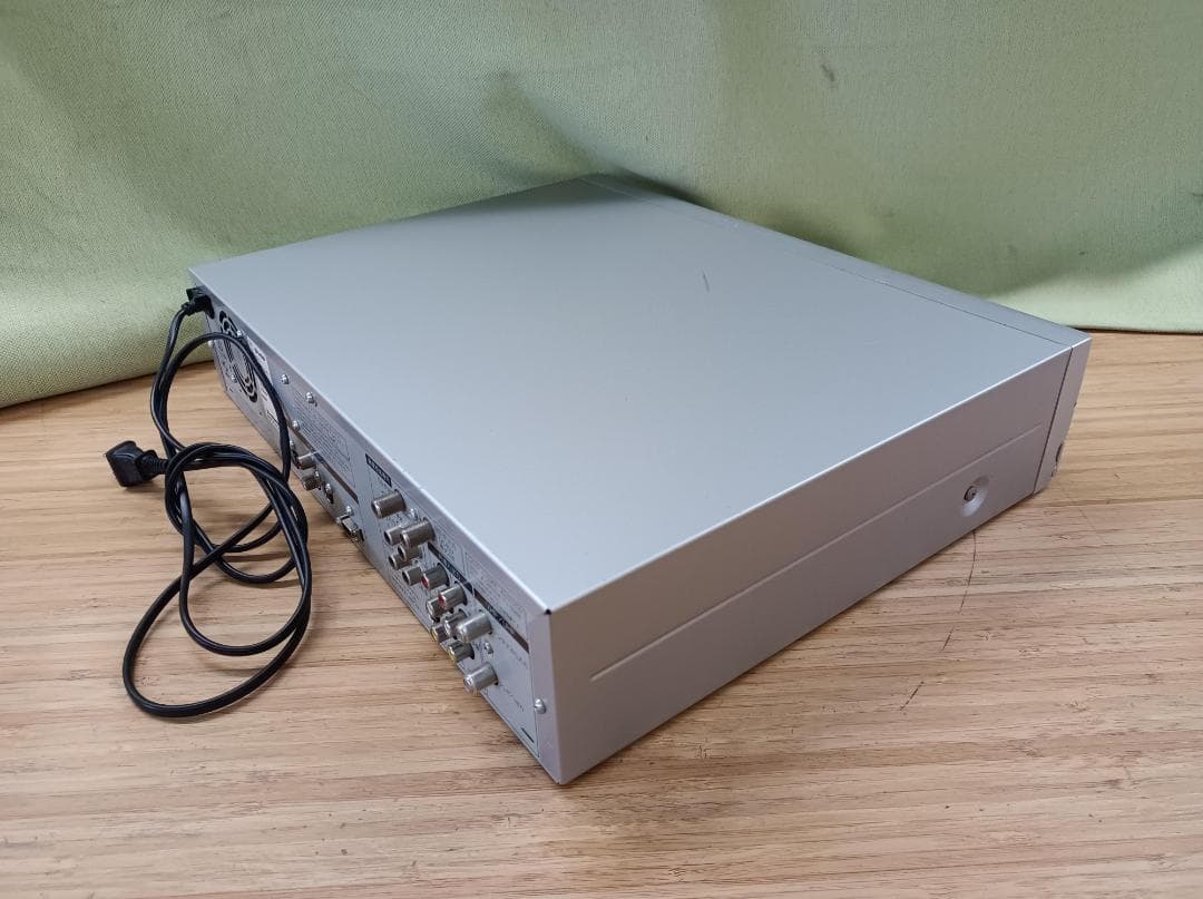 都《HBUHT》SHARP　DV-HRW50　HDD/DVD/VHS一体型