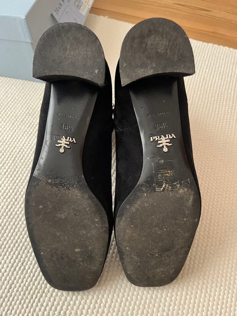 PRADA プラダ　スエードアンクルブーツ　ブラック　三角ロゴプレート