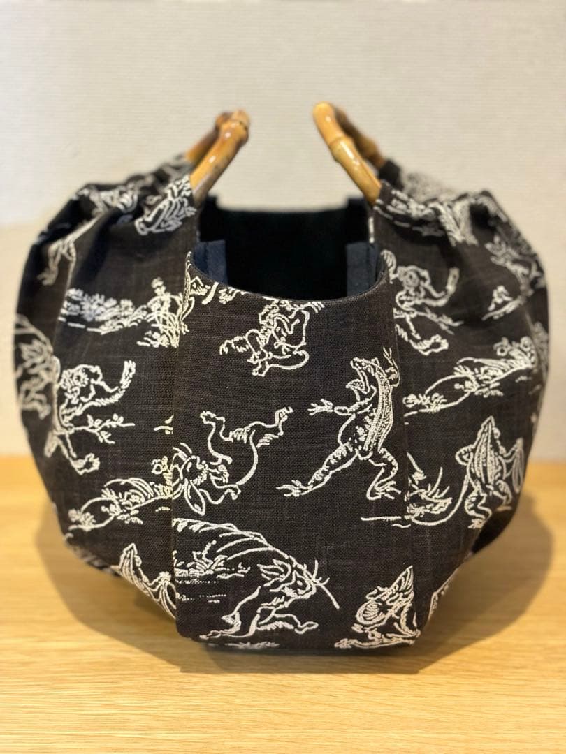 和装バック　着物バック　和柄コットン生地・鳥獣戯画（こげ茶）