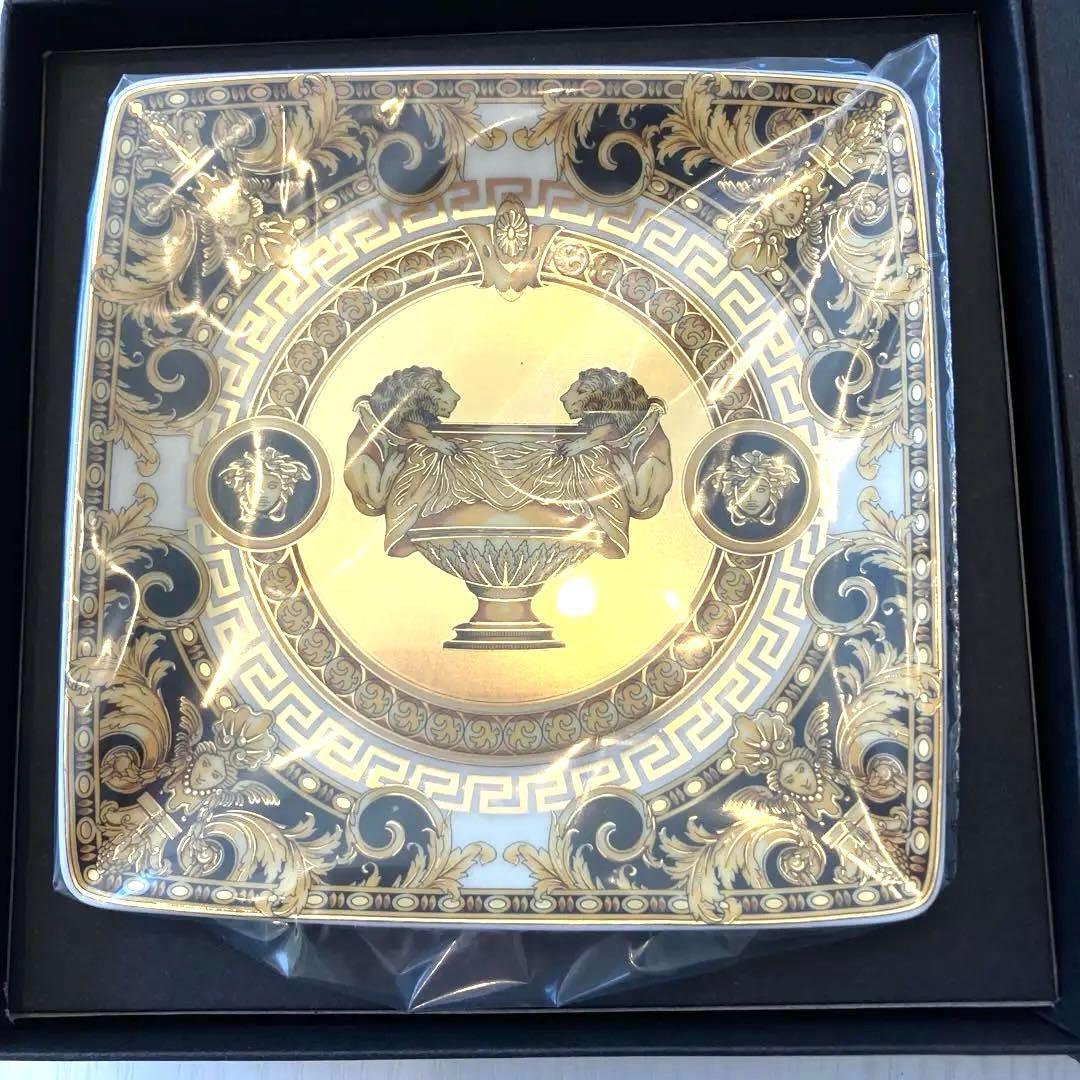 【新品未使用】 ヴェルサーチ 皿 飾り皿 インテリア 小物入れ プレゼント