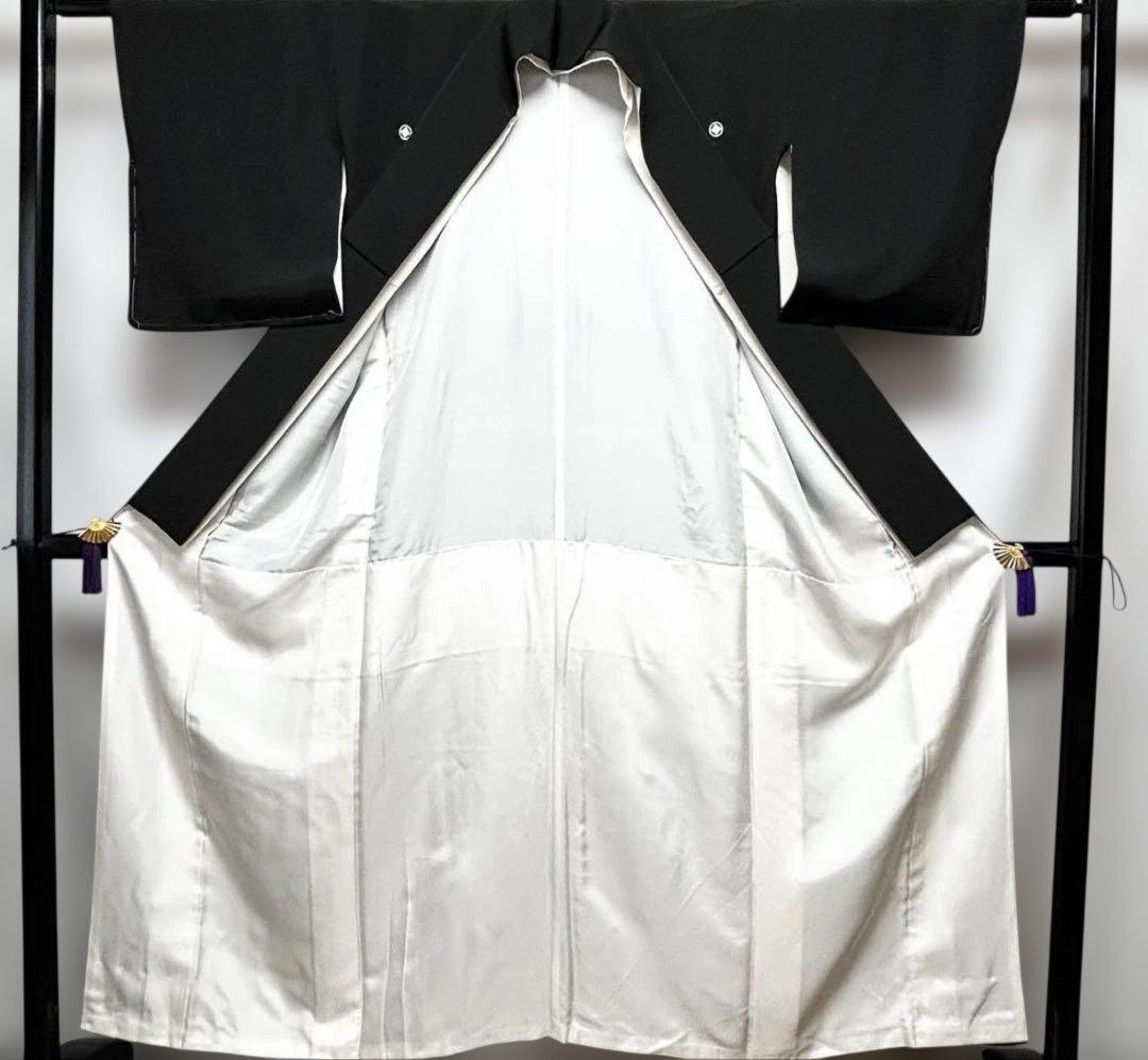 黒留袖4点　黒留袖・帯・長襦袢（衣紋抜付）バッグ草履　何かプレゼント付き！