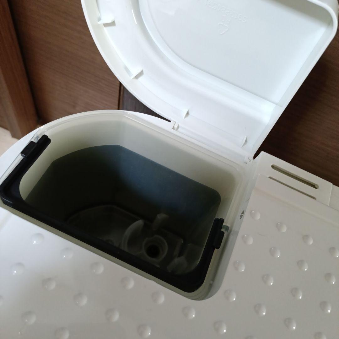 エスプレッソマシン デロンギ　BC0410J ホワイト