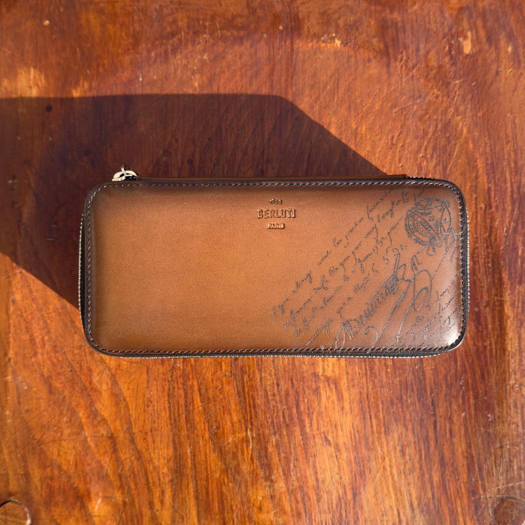 新品同様 定価29万 ベルルッティ カリグラフィースクリットレザーウォッチケース