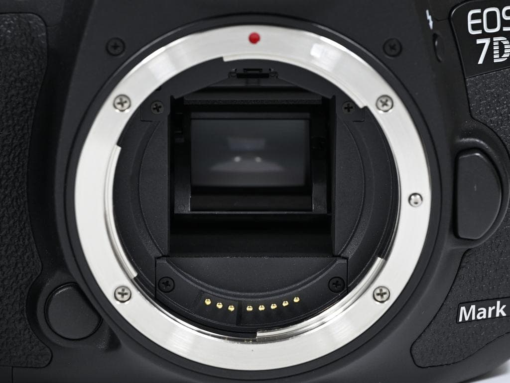 【超美品】キヤノン EOS 7D Mark II ボディ バッテリーグリップ付