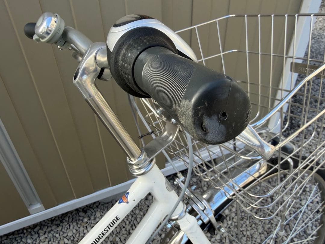 ブリジストン エグゼシティ 26インチ 白