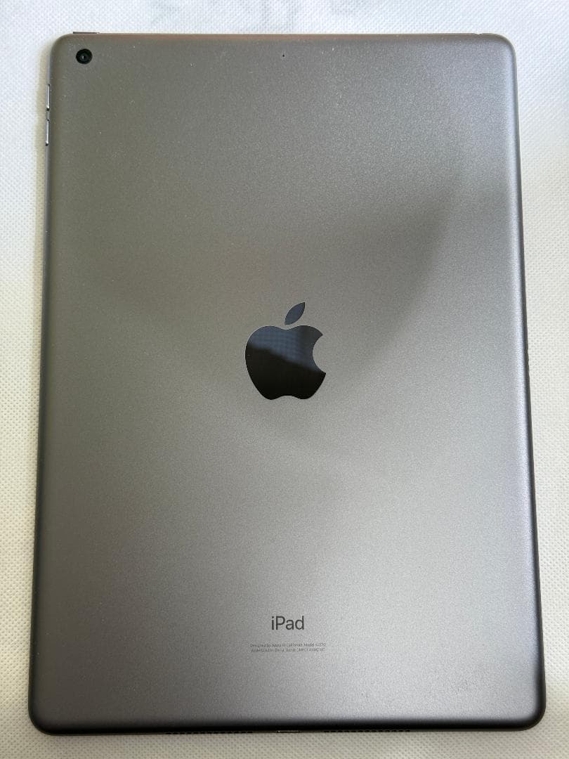 【美品】iPad（第8世代）　32GB　Wi-Fiモデル　スペースグレー