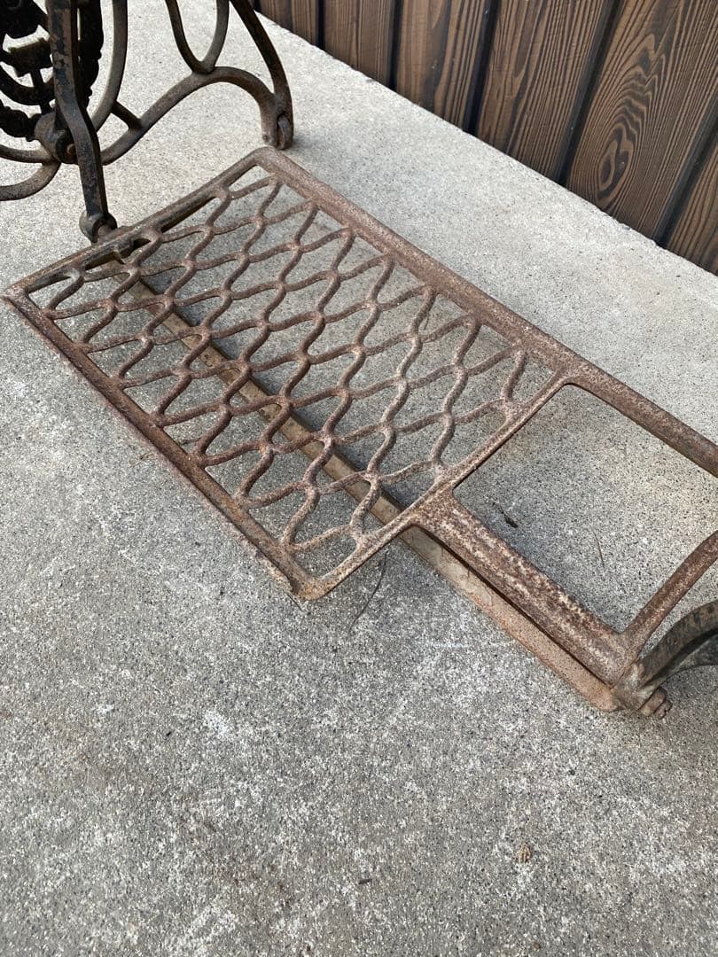 アンティークミシン　脚テーブル　SINGER 足踏みミシン　網目　鉄脚　レア