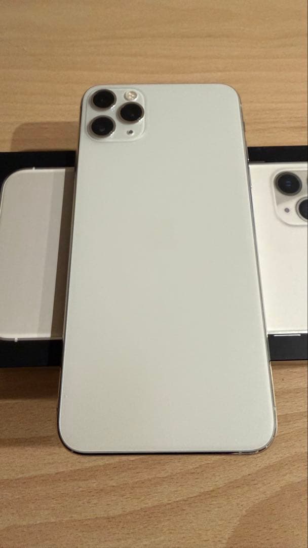 Apple iPhone 11 Pro シルバー 本体 箱付き　イヤホン付き