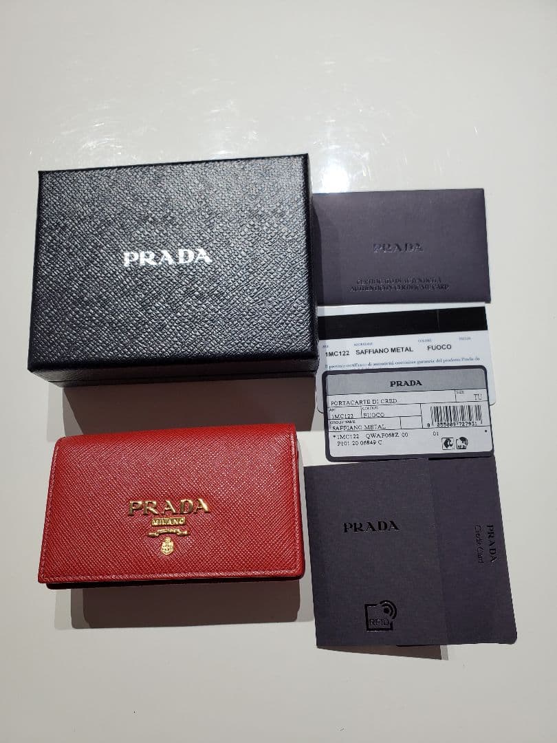 PRADA プラダ　サフィアーノレザー 名刺入れ レッド　赤