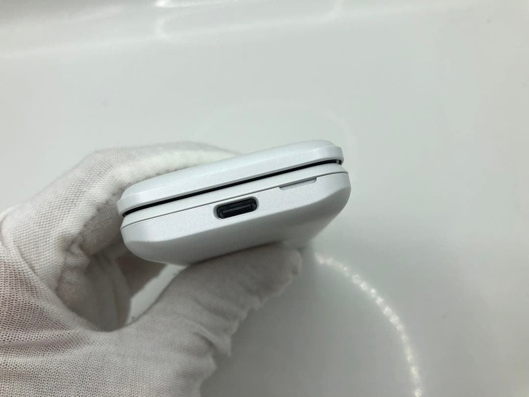 【SIMロック解除済 】au GRATINA KYF42 ホワイト