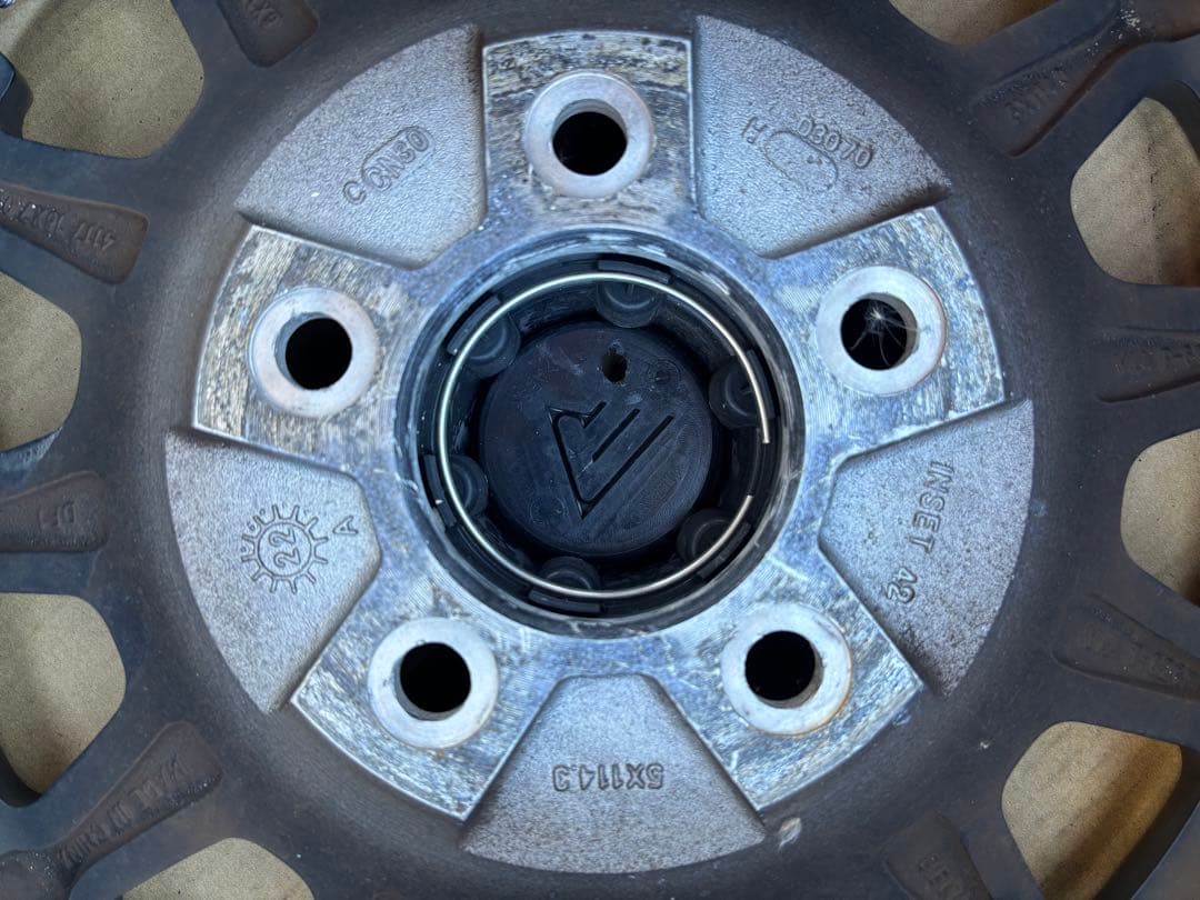 デルタフォースオーバル 16インチ ホイール4本セット