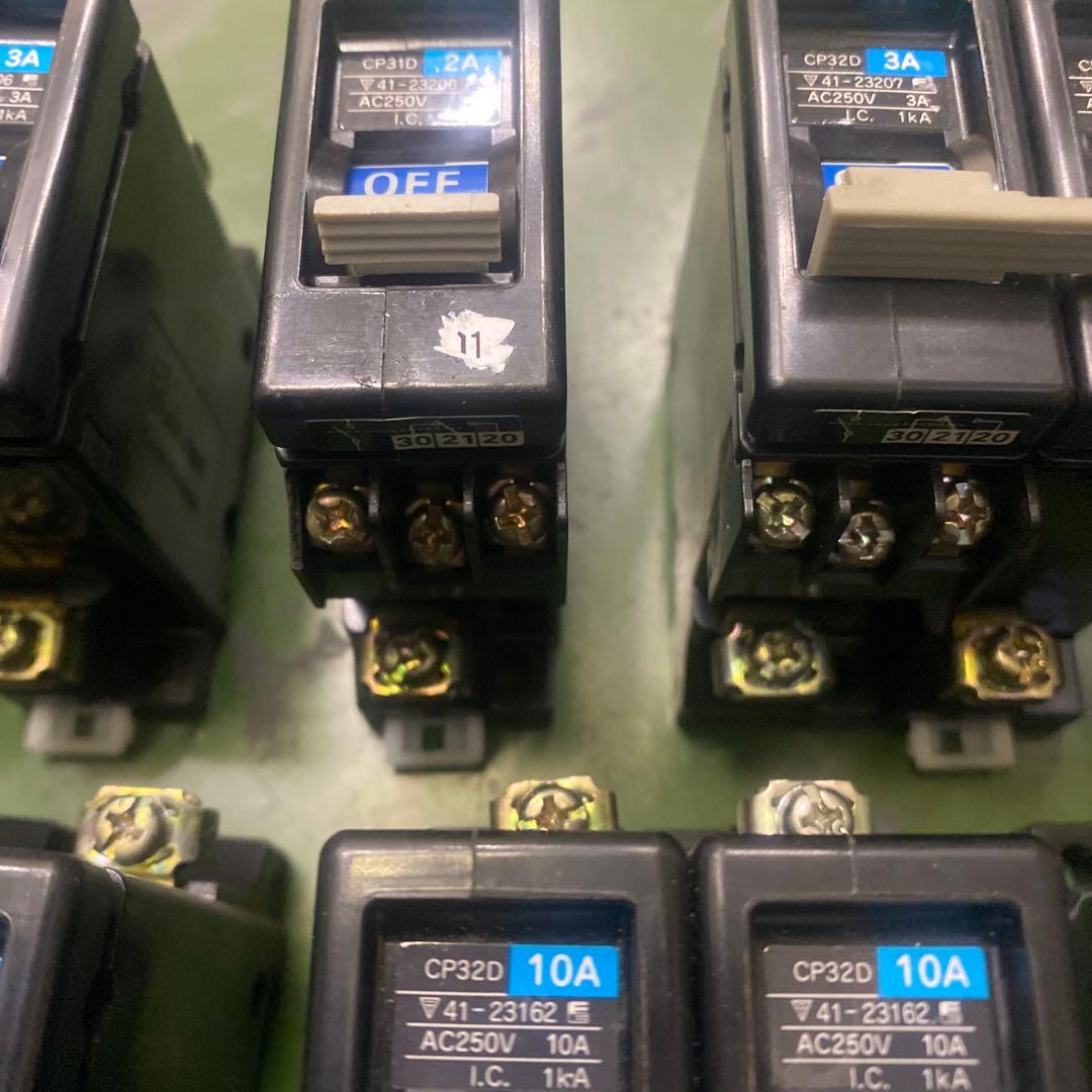 サーキットプロテクタ　CP31D CP32D