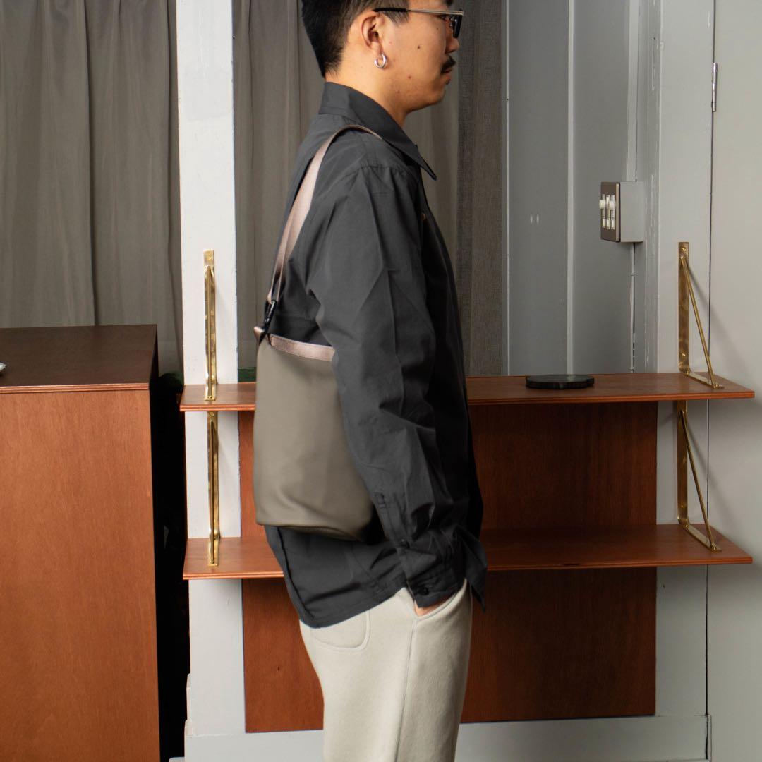 ERA. イーラ BUBBLE CALF ROLLTOP BAG 3L