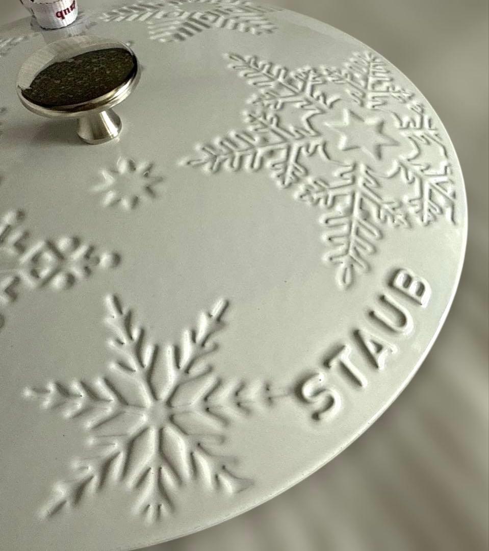 新品☆ストウブ スノークリスタル ココット 24cm クリスマス ホワイト